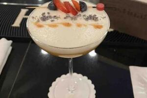 Passion Brandy Sour; Один из моих авторских коктейлей, который был придуман в то же время, когда и заказан. Сочетание... — Мирзоазизов Рахимджан Шодибекович