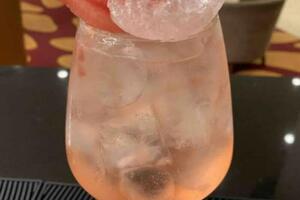 Watermelon Sangria.; Сочетание белого вина, арбуза и крепкого, освежающе задействуют рецепторы и раскрывают... — Мирзоазизов Рахимджан Шодибекович