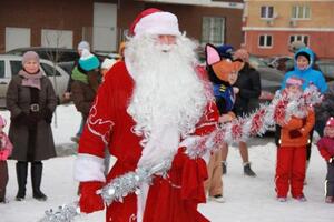 Новогоднее массовое дворовое гулянье с Дедом Морозом и Снегурочкой — Василькова Анастасия