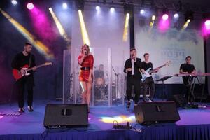 корпоратив 500+ человек — WANTED MUSIC coverband