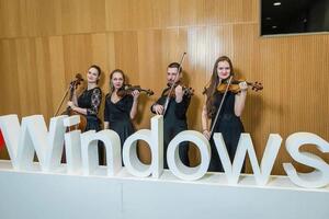 Презентация Windows 10, Hilton — Александра Огородникова. Скрипка. Струнный квартет «Buena Musica»