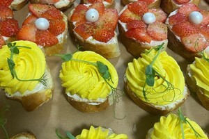 Александровна Гнездилова Марина — Минибургеры, мини пиццы, мини хот-доги, десерты порционно, салаты, канапе, тарталетки и многое другое под ваш бюдже — Портфолио №1