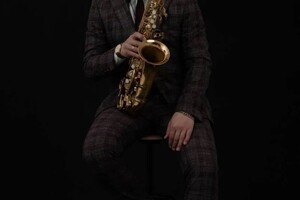 Эдуардович Гоголев Эдуард — Прайс-лист; Выступление музыканта (60 мин) - 7000 р; Фуршет, встреча гостей (30 мин) - 5000 р; Музыкальное поздравление... — Портфолио №10