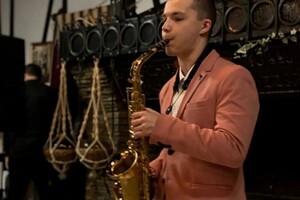 Эдуардович Гоголев Эдуард — Прайс-лист; Выступление музыканта (60 мин) - 7000 р; Фуршет, встреча гостей (30 мин) - 5000 р; Музыкальное поздравление... — Портфолио №20