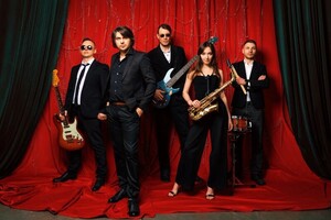 Меринова Екатерина Альбертовна — Саксофонистка в кавер группу — Портфолио №5