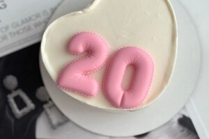 Петровна Петренко Анастасия — Бенто; 12 диаметр; 700гр; С данным оформлением 2100 — Портфолио №7