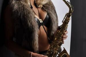 Саксофонистка Мария Зверева — Gold Sax Lady