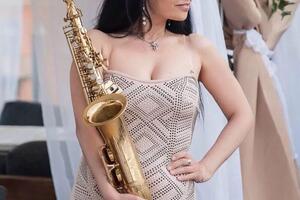 Саксофонистка Лада Попова — Лада Sax Попова