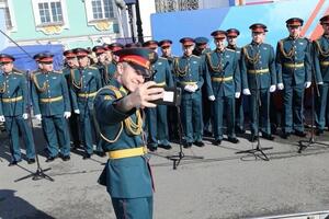 9 мая г.Санкт Петербург (пел гимн Российской Федерации на дворцовой площади) — Сопронюк Артем Петрович