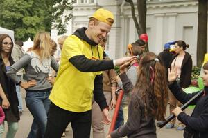 Ведущий от компании Ясно солнышко на фестивале Family Day — Собурай Алексей