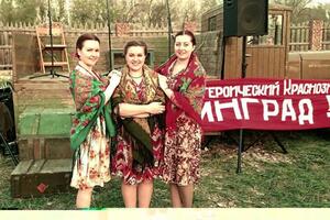 Военные песни и ретро-шлягеры в исполнении шоу-группы Малина — Малина