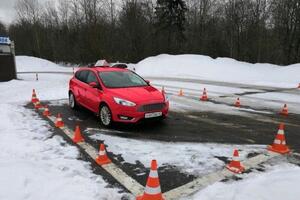 Учебный автомобиль на автодроме г.Гатчина — Баранов Игорь Алексеевич