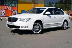 автомобиль Skoda Superb коробка автомат АКПП 2013 года выпуска, укомплектован дополнительной педалью тормоза. — Буравов Михаил Юрьевич