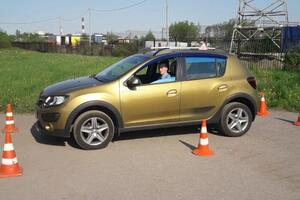 Учебный автомобиль Renault Sandero Stepway, механика — Свирбиус Виталий Владимирович