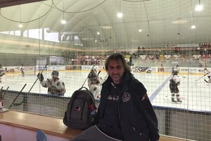 На IGLOO ICE ARENA в Гранаде (Испания). На хоккейном матче — Поляков Игорь Владимирович