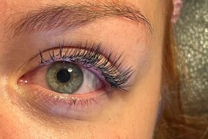 Котова Виктория Владимировна — Классическое наращивание в мокром эффекте. Изгиб L, толщина 0,07. 7-11мм — Портфолио №2