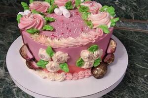 Йогуртовый,очень нежный торт с клубничным вкусом,покрыта с крем-чиз. — Сагдатова Альфира Камилевна