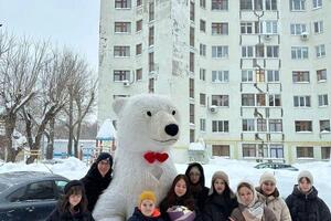 Белый мишка поздравил девочку Машу с днем рождения — Санатуллин Айрат Фанисович