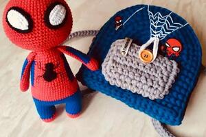 Вяжу на заказ!!!; Комплект в стиле Spiderman для юных поклонников Marvel)); В наборе:; -рюкзак из трикотажной пряжи;... — Сакович Екатерина Геннадьевна