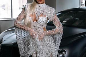 The perfect combination of a luxury car and a beautiful dress — Белая Юлия