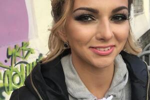 Творческий MakeUp для съёмки видеоклипа. Мы использовали реснички пучками в процессе и еще уложили волосы — Ялавина Елена Витальевна