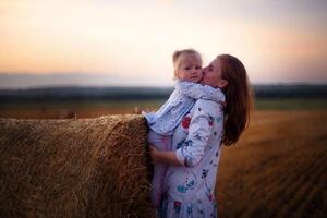 Семейная фотосъемка в стогах — Захаренкова Юлия Владимировна