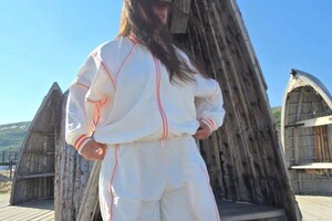 Кляц Злата Константиновна — За пошив костюма 10000р + ткань; У ветровки 2 кармана на молнии, занимающие все пространство передней части.; Штаны на... — Портфолио №7