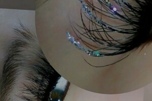 Арутюнова Наталья Андреевна — 3Д наращивание. Изгиб Д. Плюс лучики с блестками — Портфолио №23