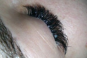 Арутюнова Наталья Андреевна — 2Д, изгиб С, толстые ресницы. Плюс стразы — Портфолио №36