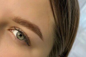 Бакуменко Оксана Евгеньевна — Выполнено полное оформление бровей за 45 минут,ламинирование +окрашивание+коррекция — Портфолио №10