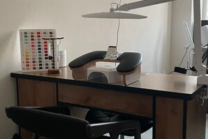 Голыдьбина Марина Викторовна — Рабочее место, где предоставляется услуга маникюра. Палитра цветов насчитывает более 150 оттенков. — Портфолио №9