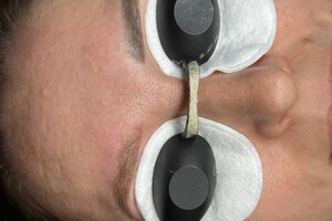 Хасанова Елена Павловна — Чистим цвет лазером, на правой брови уже прошлись. Левая ещё серая . Конечный результат мы всегда видим только через... — Портфолио №9