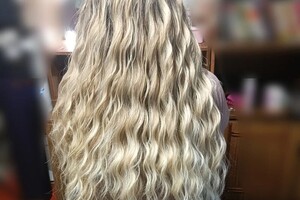 Ковалева Кристина Игоревна — Афрокудри, завиток Анна. Вплетены на каркас. Такие волосы можно расчесывать. Срок носки 1_1.5 месяца — Портфолио №8