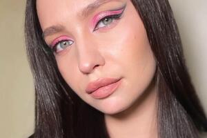 Розовый макияж нежный и элементом Cut crease и сияющим спарклом по центру века — Клименко Лилия Валерьевна