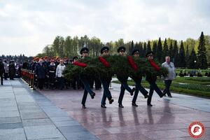 Съемка мероприятия на Пискарёвском мемориальном кладбище. — Шахова Маргарита Сергеевна