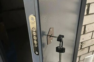 Соколовский Станислав Сергеевич — Установка замка на противопожарную дверь. — Портфолио №24