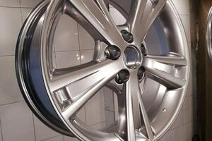 Покраска автомобильных дисков, и не крупных авто деталей( суппорта, дворники и т.д.)( изделия из металла и алюминия);... — Савченко Петр Александрович