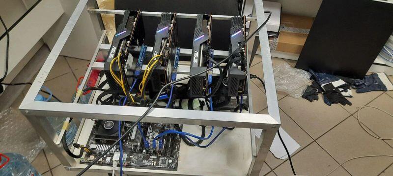 Климов Никита Русланович (Мастер. Москва): Собрали Риг на 5 единиц asus RX5700xt. Майн ефириума). На фото в риге 4 шт