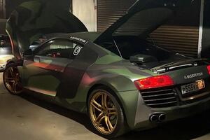 Замена аккумулятора на автомобиле Audi R8 — Логачев Филипп Алексеевич