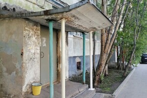 Лагутин Геннадий Владимирович — Дополнительные опоры козырьков подъездов — Портфолио №79