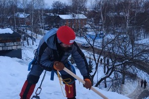 Очистка ? балкона от снега ? и наледи — Репин Иван Андреевич