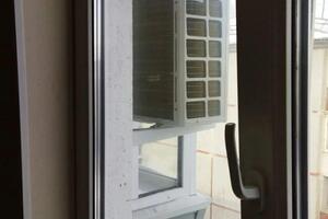 Монтаж наружнего блока с балкона . — Ключников Антон Александрович