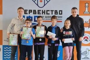 Ученики на Первенстве ДФО со мной и тренером моей школы — Сутормин Данила Алексеевич
