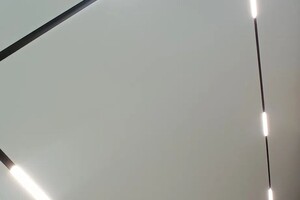 АврораStyle. Студия потолков и освещения. — Монтаж встроенных трековых светильников — Портфолио №7