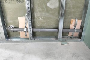 Айрапетов Валерий Витальевич — Скрытие канализационной трубы в перегородке — Портфолио №4