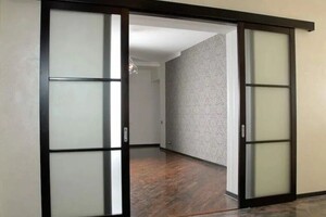 Большаков Воадимир Евгеньевич — Поклейка обоев, установка межкомнатной двери. — Портфолио №6