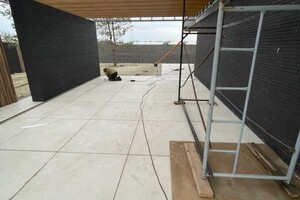 Бондаренко Денис Андреевич — Плитка нарезана из формата 1200 х 3200 уложена на подготовленное основание ( стяжка и гидроизоляция ) — Портфолио №4