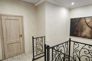 Борисов Александр Александрович — Оклейка обоями лестничных площадок. — Портфолио №15