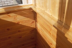 Епишкин Александр Владимирович — Отделка стен евровагонкой, установка подоконника из дерева, деревянные плинтуса. — Портфолио №5