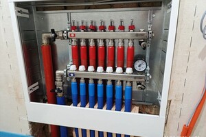 Глушков Игорь Евгеньевич — Коллектор теплого пола.Опрессовка перед заливкой стяжки. — Портфолио №9